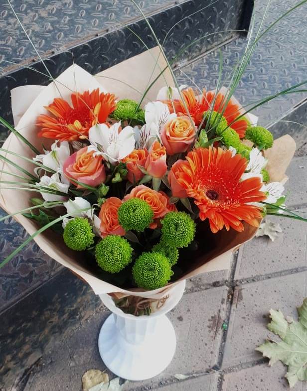 Букет цветов из: Герберы, Хризантемы, Альстромерии и Розы в Чалтыре