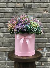 Цветочная композиция из Гипсофила и Розы в шляпной коробке в Чалтыре