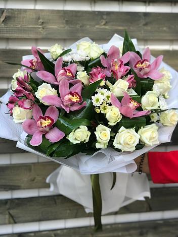 Букет цветов из: Розы и Хризантемы в Чалтыре