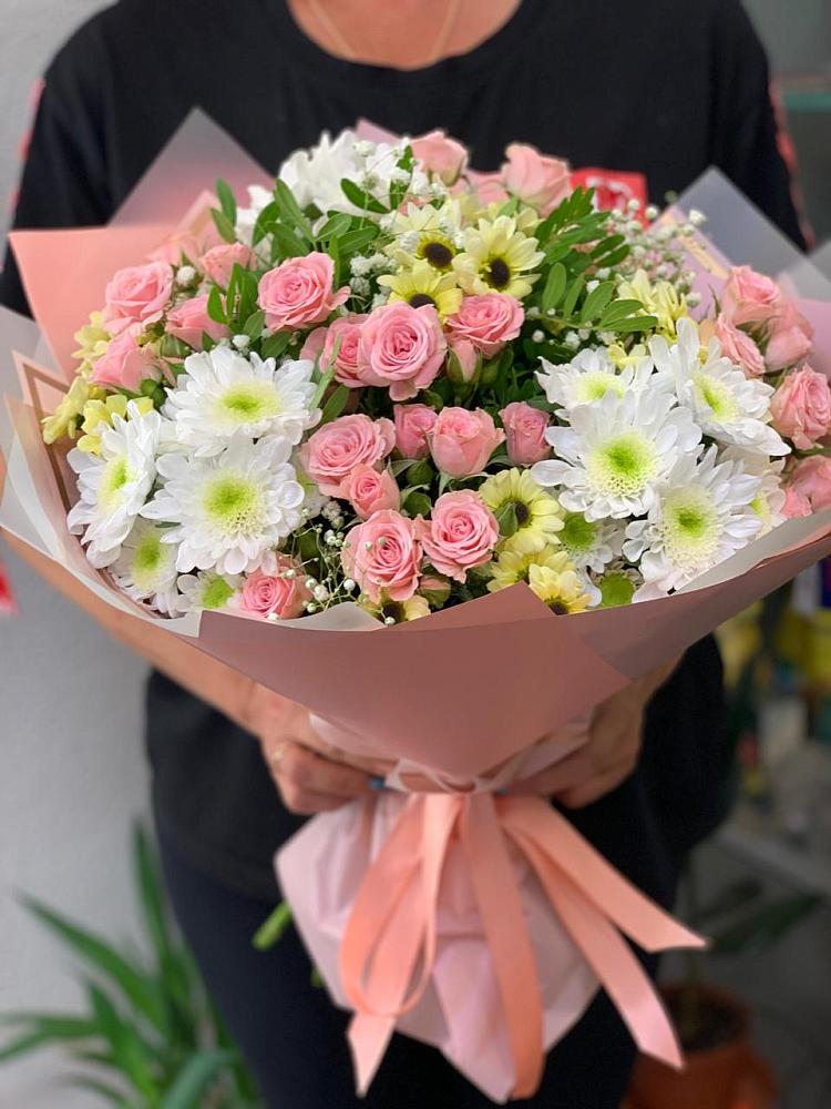 Букет цветов из: Розы и Хризантемы в Чалтыре