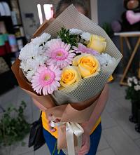 Букет цветов из:  Герберы, Розы и Хризантемы в Чалтыре