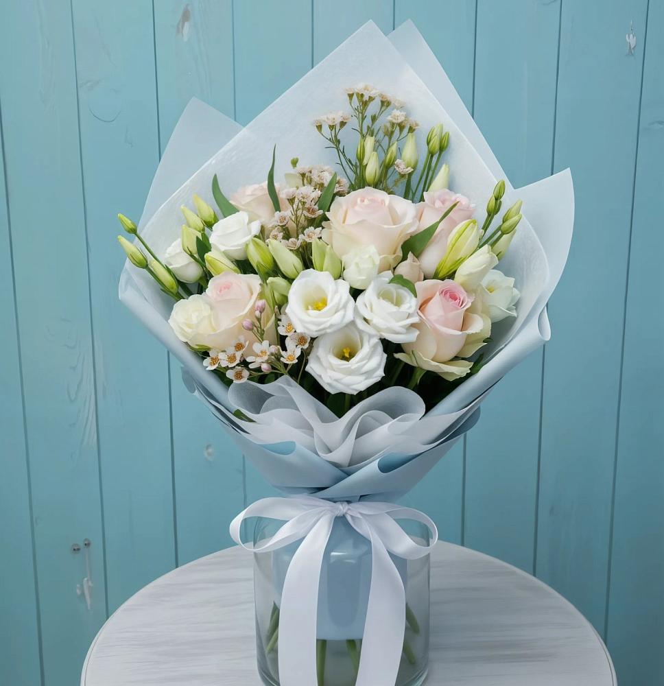 Букет цветов из: Розы и Лизиантусы в Чалтыре