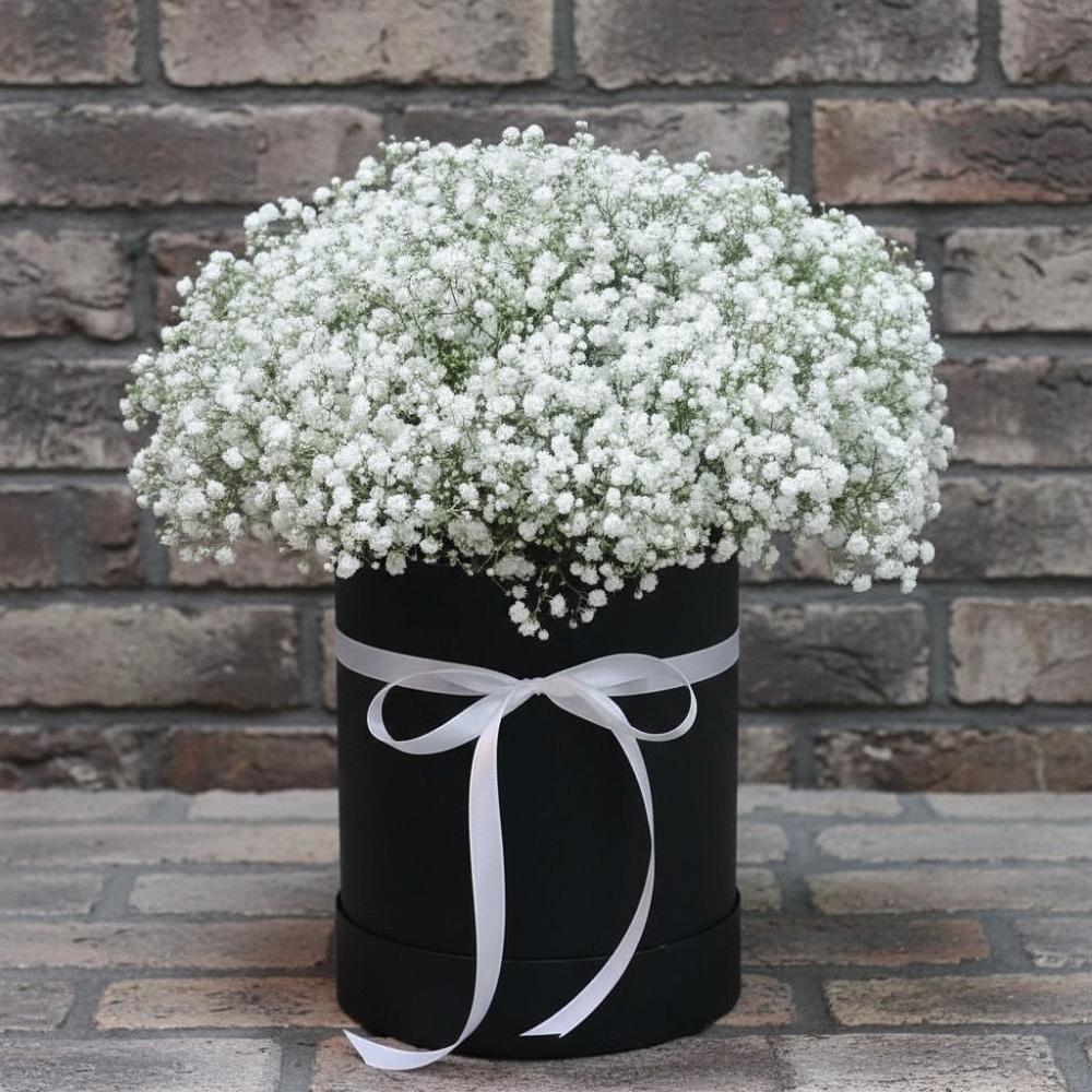 Цветочная композиция из Гипсофила в шляпной коробке в Чалтыре