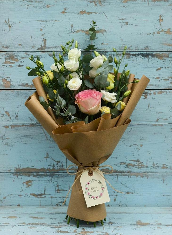 Букет цветов из: Розы и Лизиантусы в Чалтыре