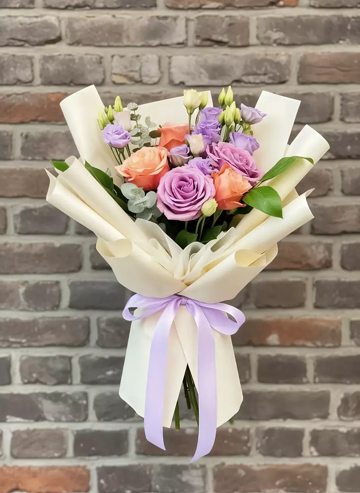 Букет цветов из: Лизиантусы и Розы в Чалтыре