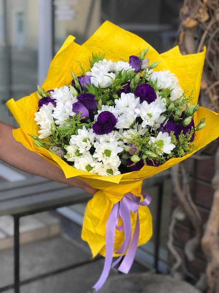 Букет цветов из: Ирисы, Хризантемы и Ромашки в Чалтыре