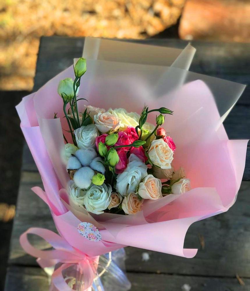 Букет цветов из: Розы и Лизиантусы в Чалтыре