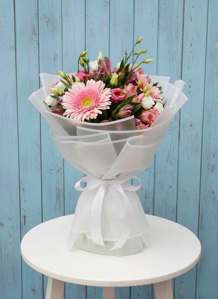 Букет цветов из: Герберы, Альстромерии и Лизиантусы в Чалтыре