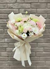 Букет цветов из:  Гвоздики, Розы, Лизиантусы и Хризантемы в Чалтыре