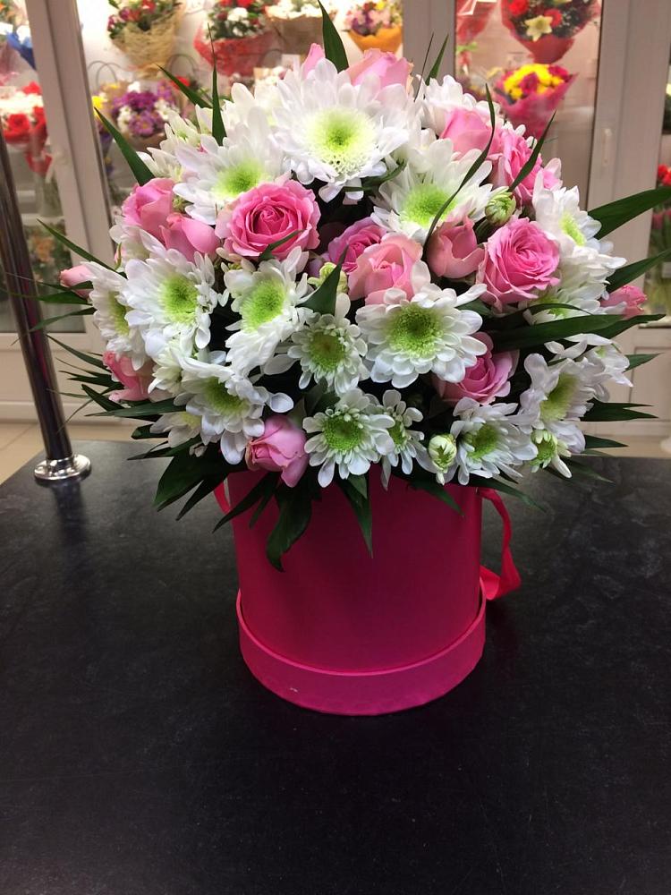 Цветочная композиция из Розы и Хризантемы в шляпной коробке в Чалтыре