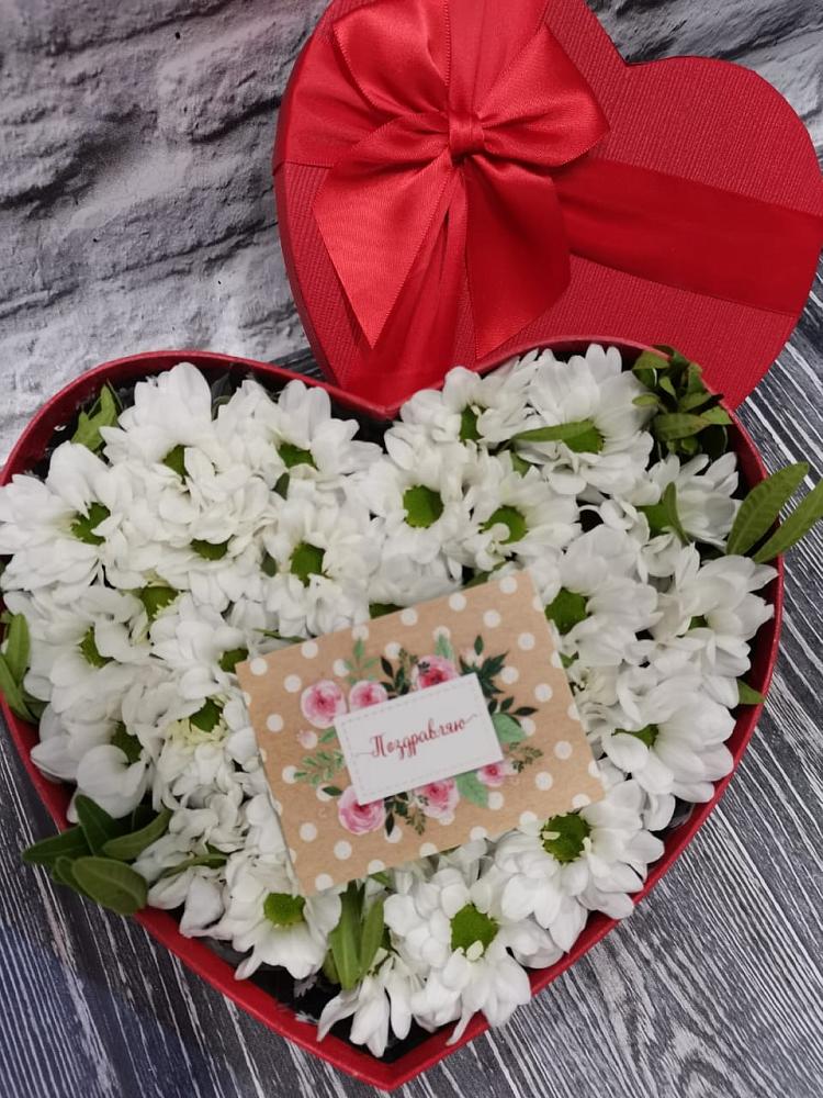 Цветочная композиция из Хризантемы в виде сердца в Чалтыре