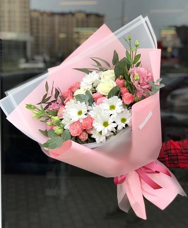 Букет цветов из: Розы, Лизиантусы и Хризантемы в Чалтыре