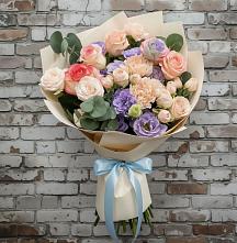 Букет цветов из:  Розы, Лизиантусы и Гвоздики в Чалтыре