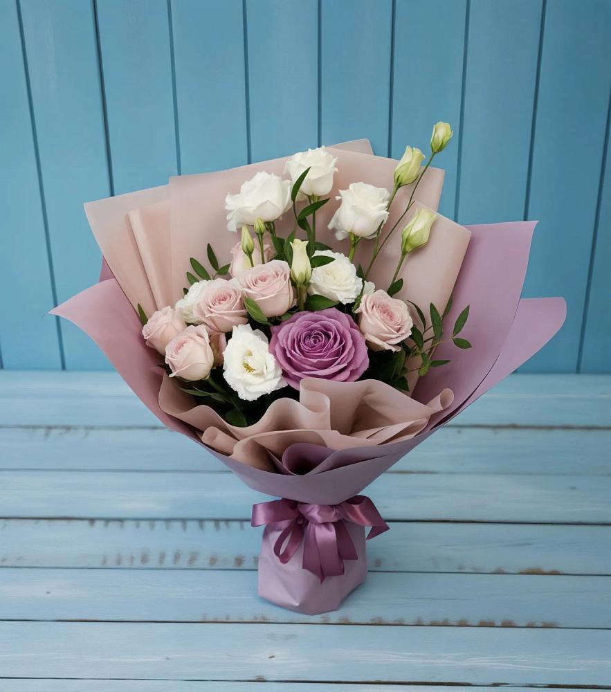 Букет цветов из: Розы и Лизиантусы в Чалтыре